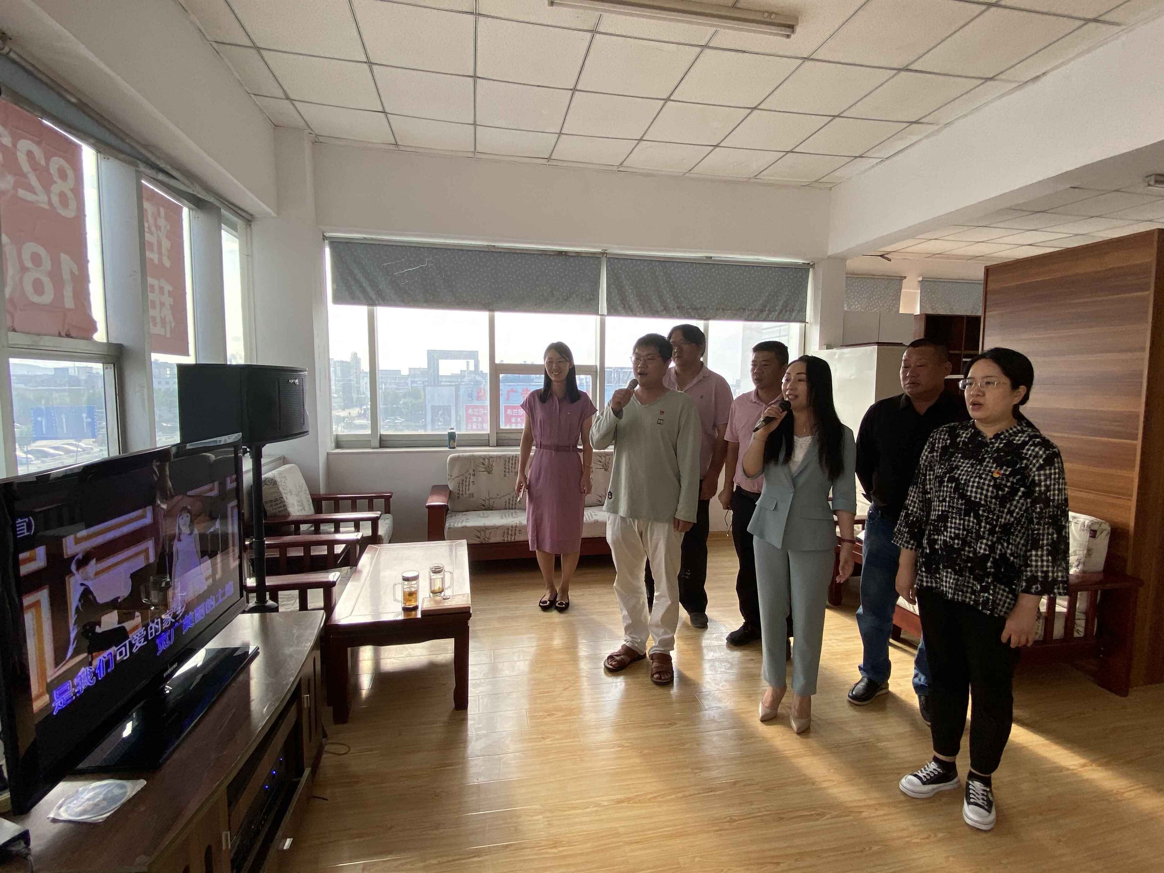 開展紅歌、司歌傳唱